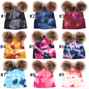Bonnet en tricot tie-dye pour femmes avec double pompons en fourrure en neuf couleurs