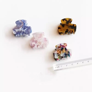Set of four 2.5cm colorful acetate hair claws with marble and tortoiseshell patterns