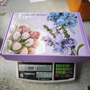 Macro view of DIY handmade tulip bouquet kit packaging showing 400 pieces set details
