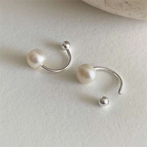 Minimalist 925 sterling silver U-shaped earrings with white freshwater pearls for women