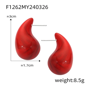 Red teardrop resin earrings measurement showing 3cm height and 1.7cm width dimensions