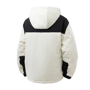Outdoor-Isolationsjacke mit Kapuze, Kontrastfarben in Schwarz-Weiß und Rückansicht-Detail
