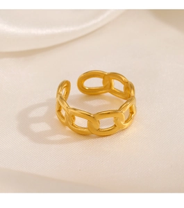 Close-up of 18K gold-plated stainless steel chain ring on a soft beige silk background