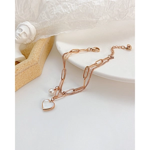 Double-layer rose gold pearl bracelet with heart pendant on minimalist tray