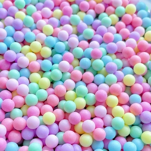 Mélange de petites perles macaron mates colorées pour la décoration de coques de téléphone