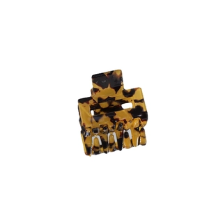 Classic tortoise shell hair claw clip with dark brown and amber leopard print pattern