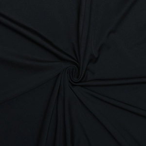 Dettaglio del tessuto in rete nera elegante con consistenza morbida e pieghe