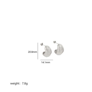 Dettagli orecchini a cerchio in argento con dimensioni di 20,8 mm di altezza e 14,1 mm