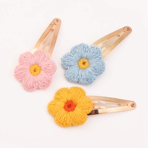 Three-piece set of macaron-colored sunflower embroidered BB hair clips for children