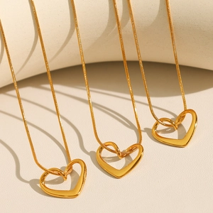 Élégant pendentif cœur évidé doré avec chaîne serpent pour femme, chic