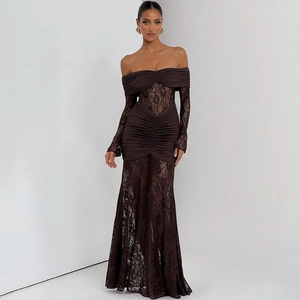 Robe longue bustier marron foncé en dentelle avec corsage plissé et manches longues