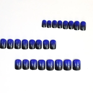 Lot de 24 faux ongles courts carrés dégradé bleu noir brillant pour un usage quotidien