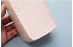 Detail view of the 750ml microwaveable lunch box bottom showing PP material markings