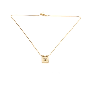 Collana placcata oro con ciondolo a cuore malocchio e cristalli su sfondo bianco