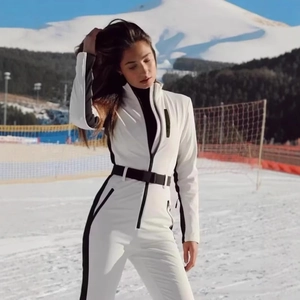 Combinaison de ski femme noir et blanc avec ceinture réglable et coupe ajustée élégante