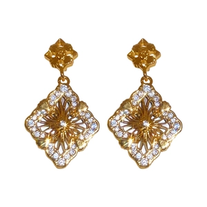 Élégantes boucles d'oreilles fleurs plaquées or avec nacre et zircons pour femme