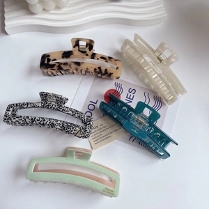 Chic acetate hair claws in tortoiseshell and marble patterns for elegant styling