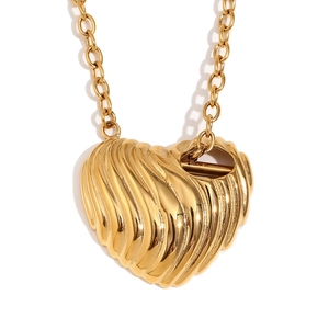 Collier avec pendentif cœur en acier inoxydable plaqué or 18K et chaîne en O texturée
