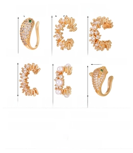 Detailed size and weight chart for leopard head zircon and pearl ear cuff earrings