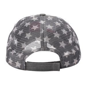 Dunkelgraue Trucker-Kappe mit weißen Sternen und atmungsaktivem Mesh-Rückenband