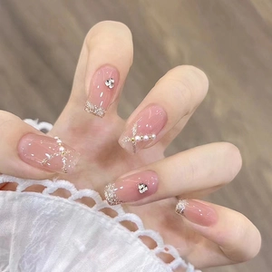 Ongles À Presser Longs Cercueil Rose Nude Translucide French Tip Avec Paillettes Dorées Künstliche Perle Strass Faux Ongles Élégants