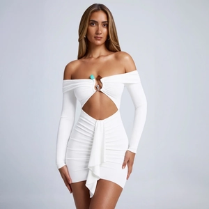 Robe Courte À Épaules Dénudées Manches Longues Plissée Évidée Moulante Sexy Clubwear Pour Femmes