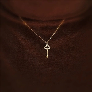 Elegant gold-plated S925 silver key necklace with sparkling clover diamond pendant