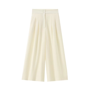 Minimalistische gebroken witte wijde broek met hoge taille en plooidetails op wit