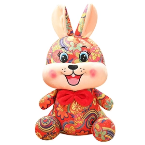 Plüschhase aus Wildleder mit Blumenmuster und roter Fliege für das chinesische Neujahr