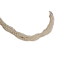 Elegante collana di perle bianche a più strati con design girocollo francese minimale