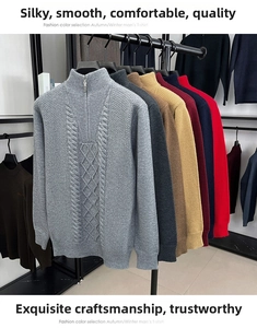 Details verschiedener Farben und Strickmuster von Herren-Strickpullovern mit Reißverschluss