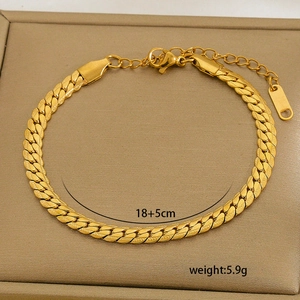 Detail showing 18K gold-plated Cuban chain bracelet dimensions 18+5cm and 5.9g weight
