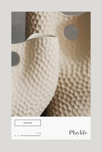Vue détaillée de la texture en nid d'abeille sur ce vase d'art décoratif en céramique