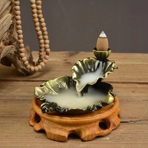 Bruciatore di incenso a riflusso loto in bronzo con base in legno elegante