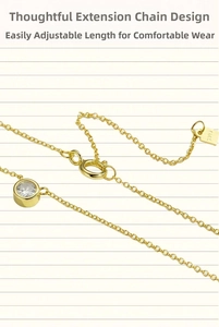 Dettaglio della chiusura a moschettone in argento 925 e catena di estensione della collana