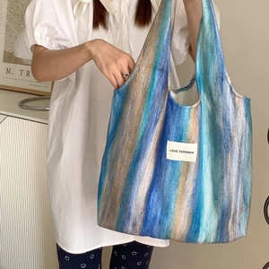 Grand sac cabas en laine à rayures avec texture douce pour le shopping et l'usage quotidien