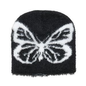 Berretto in maglia nera con grande motivo a farfalla jacquard bianco per l'inverno.