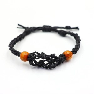 Handgeflochtenes schwarzes Seilarmband mit verstellbarem Schiebeknoten und Holzperlen