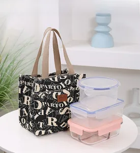 Vue détaillée du sac à lunch isotherme en tissu Oxford noir avec boîtes de repas en verre