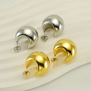 Polished 18K gold and silver chunky teardrop earrings in C-shape geometric design