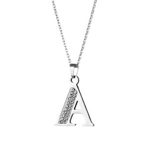 Collana in acciaio inossidabile argento con ciondolo lettera A con pavé di cristalli su bianco