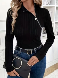 Pull en maille côtelée ajusté avec fermeture éclair cœur asymétrique et manches
