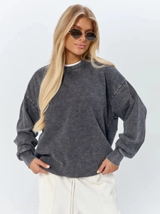 Vintage washed charcoal crewneck sweatshirt in 100% cotton with a loose fit style