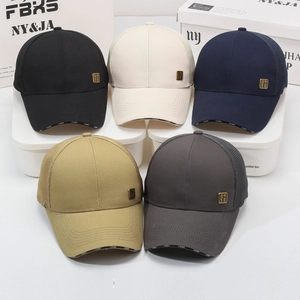 Unisex breathable mesh baseball caps with metal logo in five assorted colors