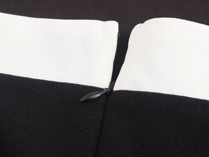 Gros plan sur la fermeture éclair invisible d'une robe en maille bicolore
