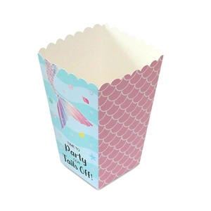 Caja de palomitas de sirena con escamas rosas y texto festivo para decoración infantil