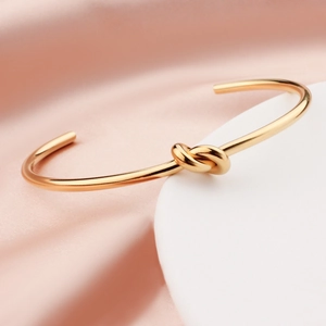 Polished 3mm gold titanium steel knot bracelet in minimalist C-shape open design