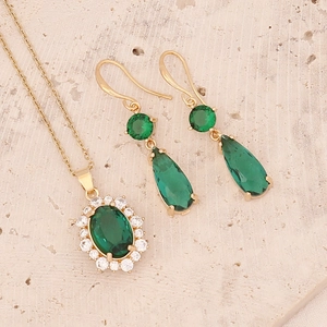 Elegant emerald zircon jewelry set with gold necklace and matching teardrop earrings