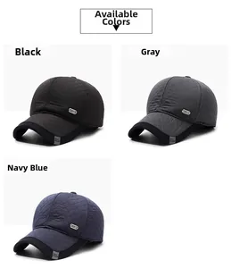 Dettaglio di cappellini da baseball invernali in nero, grigio e blu navy trapuntato