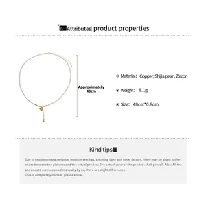 Détail du collier de perles de 48cm avec pendentif gourde dorée et zircons brillants